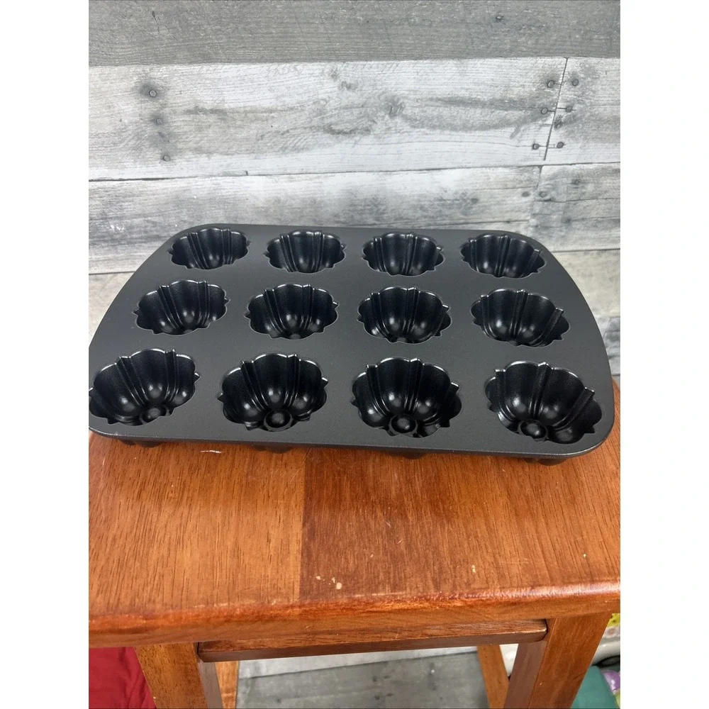 Nordic Ware 12 Mini Bundt Cupcake Cakelet Pan Fluted Non Stick Cast Aluminum